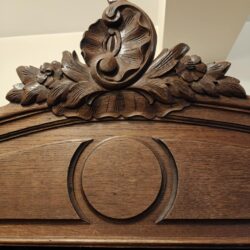 Sprzedam wyjątkową szafę LUDWIKOWSKĄ. Wykonana została w masywnym drewnie. Prawdopodobnie pochodzi z XIX w i jest wykonana z orzechu. - Sprzedam wyjątkową szafę LUDWIKOWSKĄ. Wykonana została w masywnym drewnie. Prawdopodobnie pochodzi z XIX w i jest wykonana z orzechu.